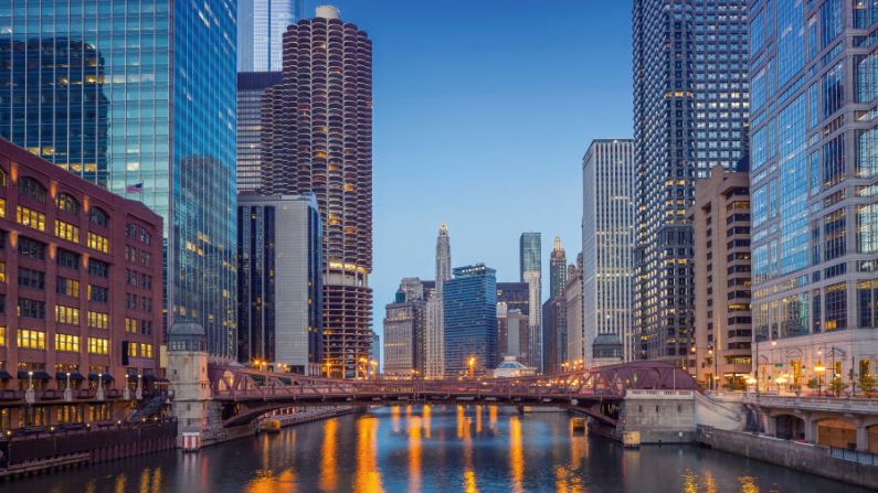 CHICAGO: Hermosa y sofisticada, pero también en contacto con su lado lúdico (piensa en pizza y nachos en el estadio Wrigley Field), esta ciudad del Medio Oeste de EE.UU. tiene algo para todos: museos, tiendas, deportes y una ubicación que es grandiosa tanto para los fanáticos del ejercicio como para los que prefieren observar a la gente.