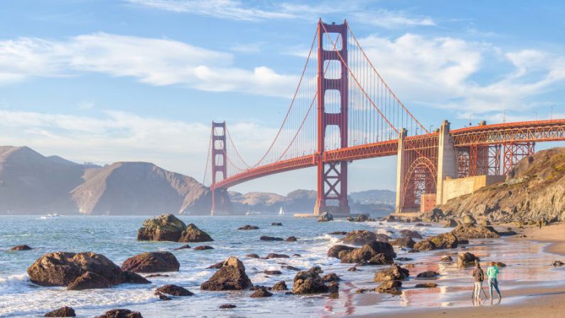 SAN FRANCISCO: Toma la infaltable foto del puente Golden Gate y luego elige uno de los diversos barrios para explorar, como Mission District, Nob Hill o el recientemente revitalizado Tenderloin. Pasa otro día recorriendo las calles del barrio chino más antiguo del país.