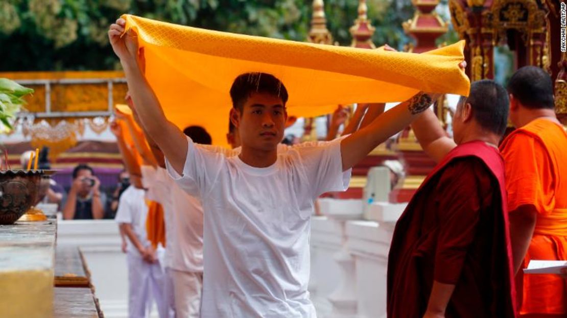 CNNE 546873 - 180724163925-02-thai-soccer-team-monk-ceremony-exlarge-169