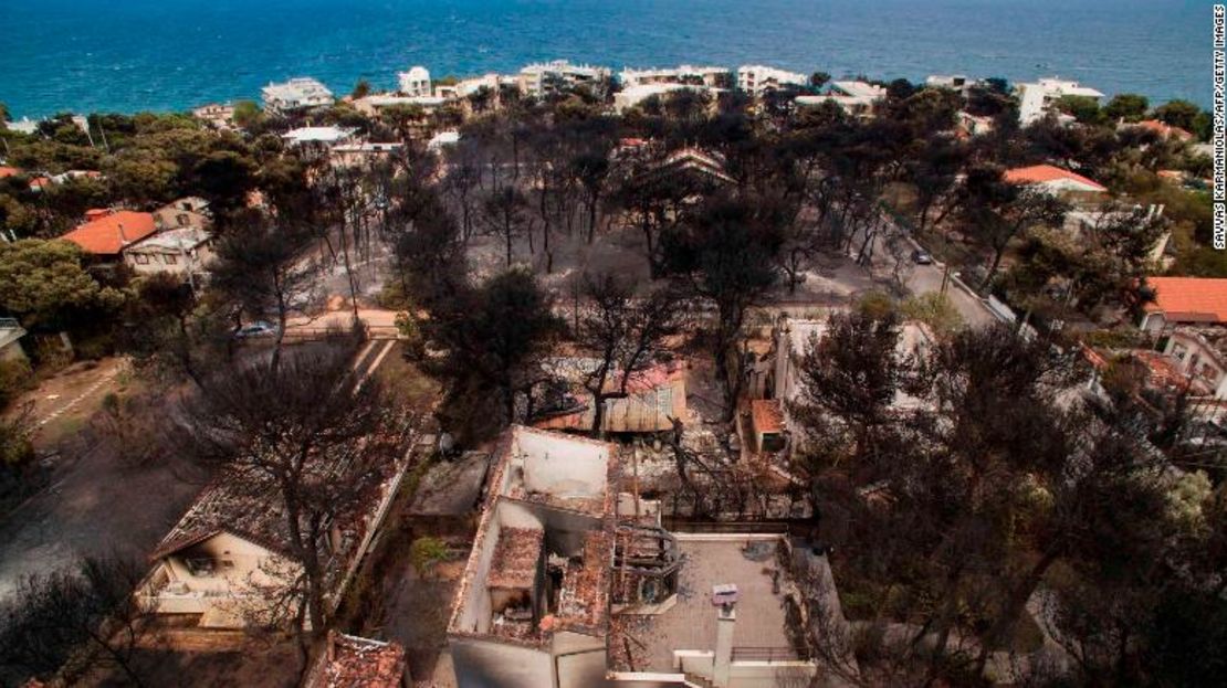 Imagen aérea de las consecuencias del fuego en Mati.