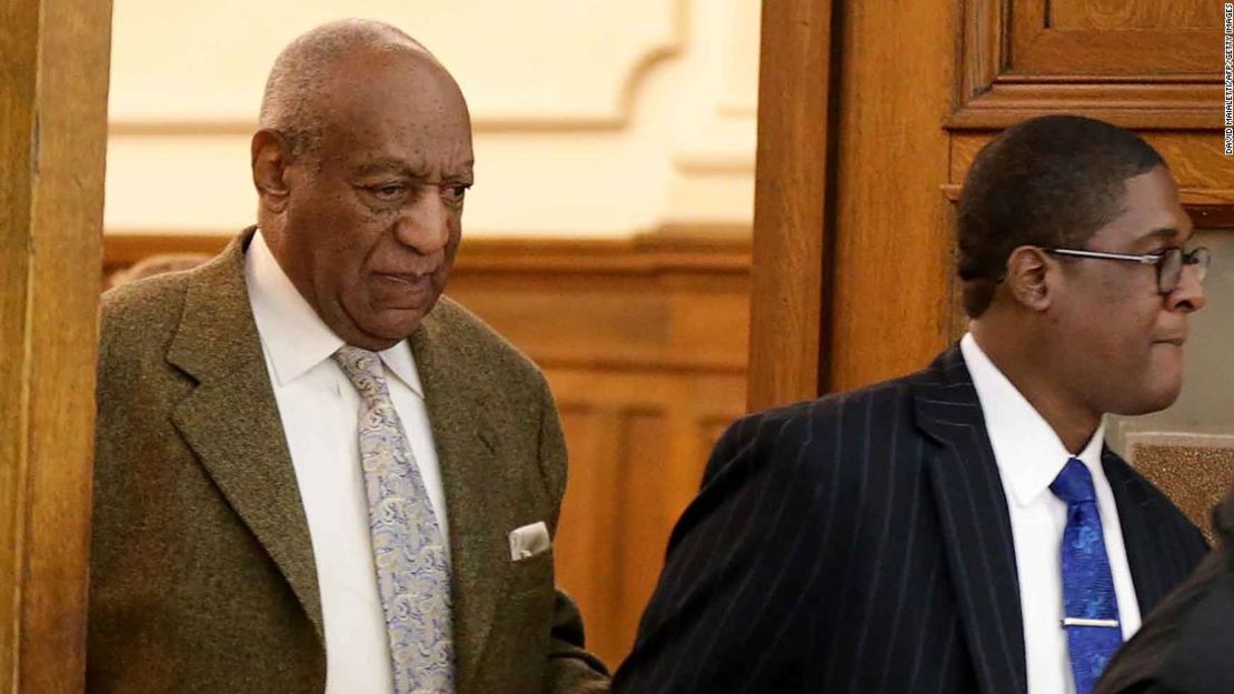 Bill Cosby abandona el juzgado en una vista en marzo de 2018.