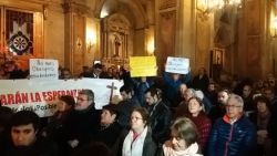 CNNE 547825 - manifestantes en chile piden renuncia del arzobispo de santiago