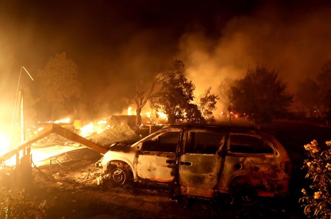 Las autoridades creen que la falla de un vehículo inició el incendio el lunes.