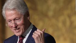 CNNE 548113 - trabajadoras sexuales interrumpen discurso de clinton en amsterdam