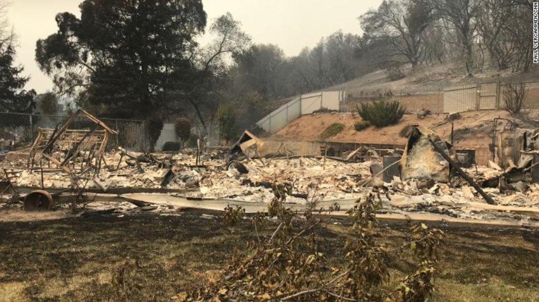 Una de las tantas casas que fueron reducidas por el fuego, producto de los incendios forestales que azotan California.