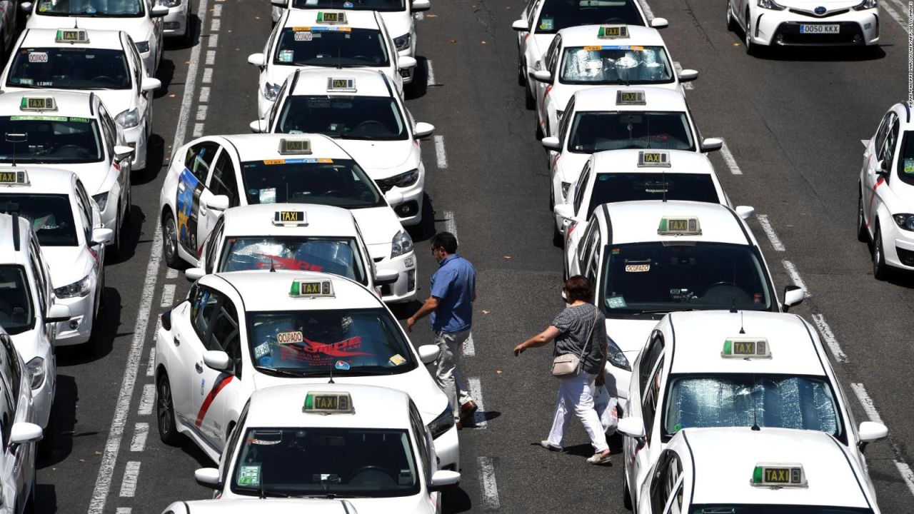 CNNE 548901 - taxistas espanoles, en huelga en contra de uber y cabify