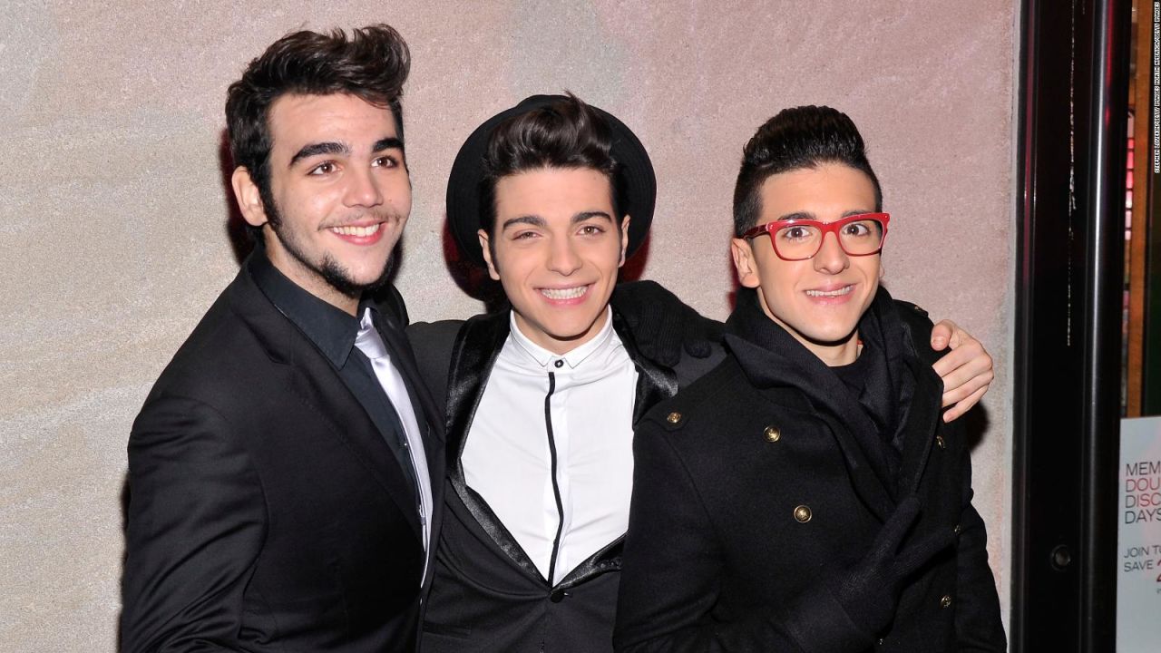 CNNE 548914 - il volo se une con gente de zona