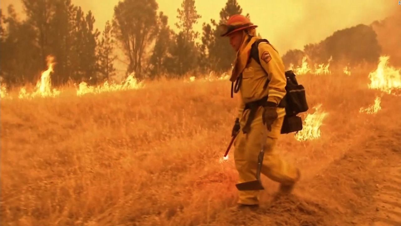 CNNE 548971 - #lacifradeldia- mas de 12-300 bomberos siguen en la linea de fuego en california