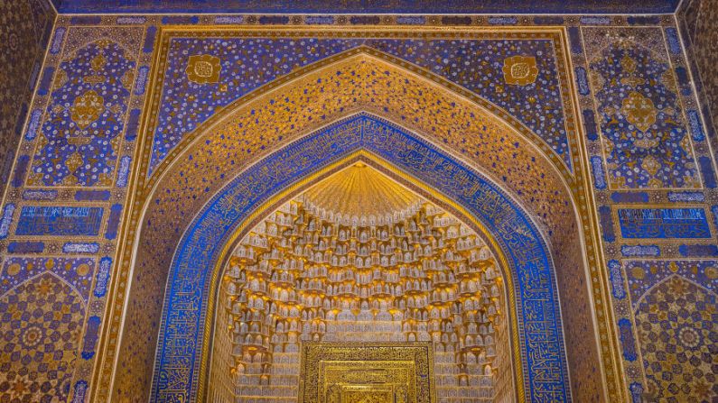 Samarcanda, Uzbekistán. Las tres madrasas en la plaza Registan, en el noreste de Uzbekistán, se construyeron entre los siglos XV y XVII y se encuentran entre las instituciones educativas más antiguas del mundo.