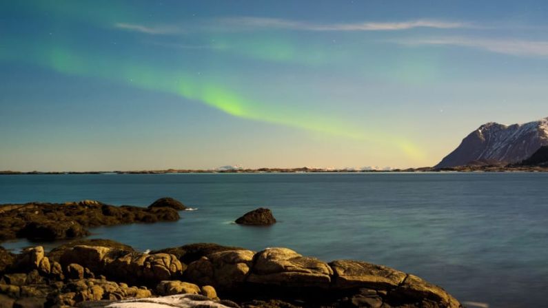 Lofoten, Noruega. La aurora boreal se manifiesta en el archipiélago Lofoten de Noruega, en febrero de 2018.