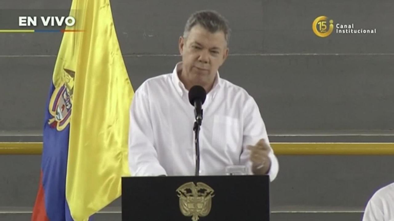 CNNE 549566 - juan manuel santos- "esto es distinto a negociar con las farc"