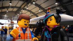 CNNE 549822 - turkish airlines presenta nuevo video de seguridad con personajes de lego