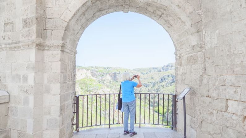 Reflejos. "La piedra refleja la luz y Matera reflejaba mucha luz", dice Scarchilli. "Así que traté de resaltar estas características, estos elementos de Matera".