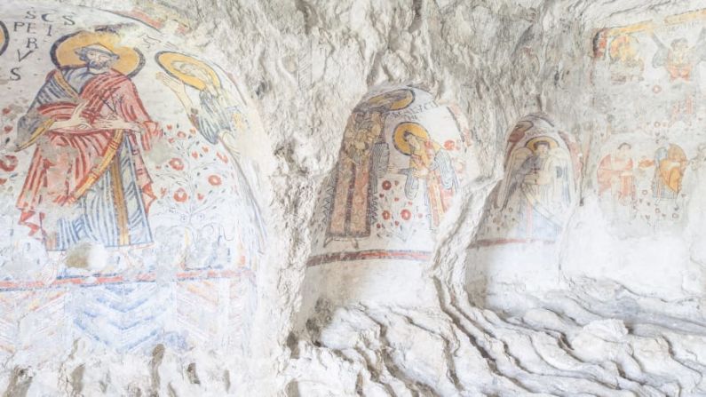 Increíbles frescos. Ver los increíbles frescos dentro de las cuevas es una de las recomendaciones imprescindibles de Scarchilli. "Encontré en Matera algo realmente inspirador", dice.