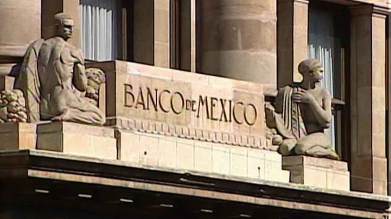 CNNE 549933 - banxico preve panorama dificil para la economia nacional