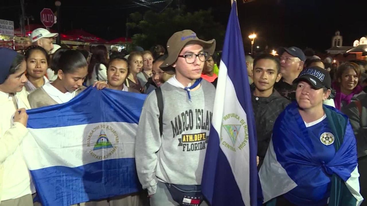 CNNE 550078 - nicaraguenses huyen a costa rica por la crisis en su pais