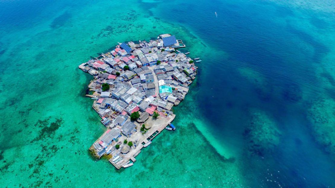 Cerca de mil personas viven en esta pequeña isla en el Archipiélago de San Bernardo en Colombia.