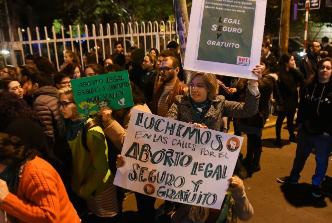 ASUNCIÓN, PARAGUAY. Las protestas en la capital paraguaya también ocurrieron en la embajada argentina en dicha ciudad.