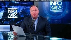 CNNE 552110 - gigantes de internet remueven contenido de alex jones e infowars