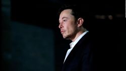 CNNE 552164 - el anuncio de elon musk, ¿violo la ley?