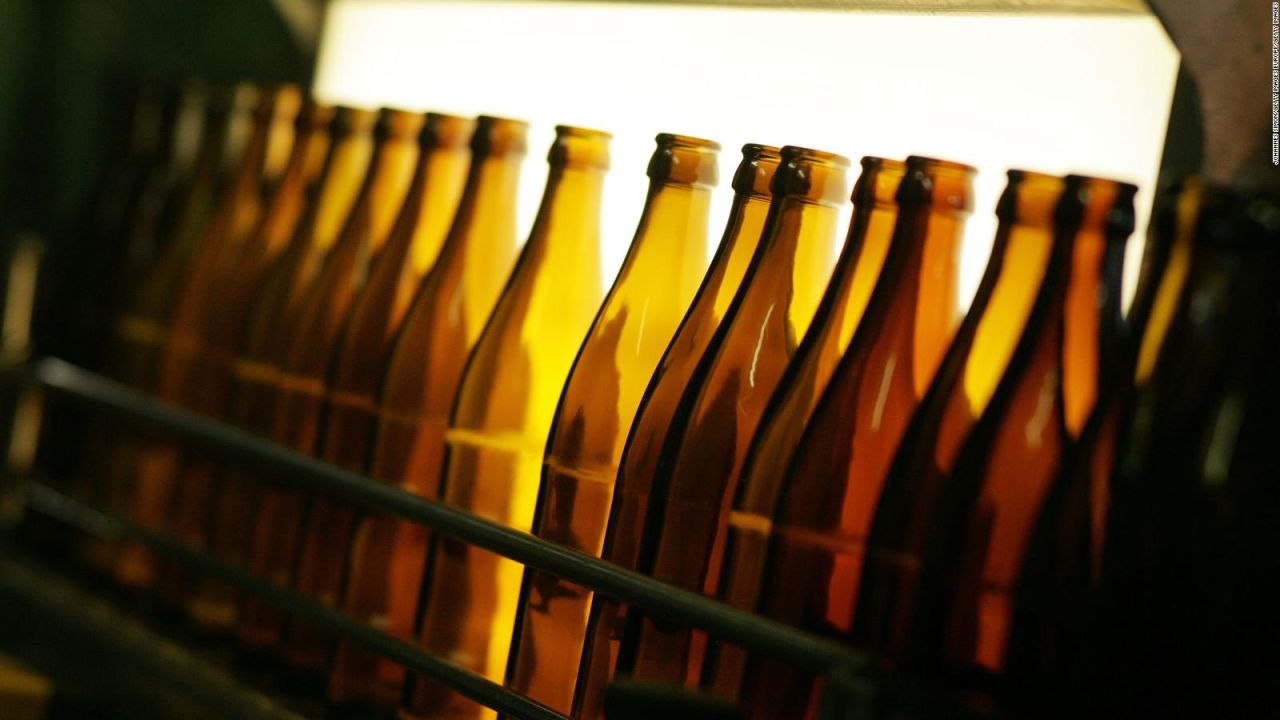 CNNE 552399 - faltan botellas de cerveza en alemania