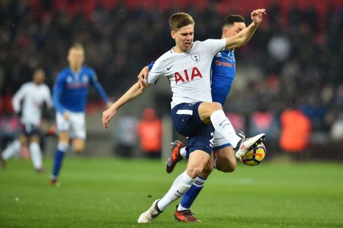 ARGENTINA: Juan Foyth del Tottenham.