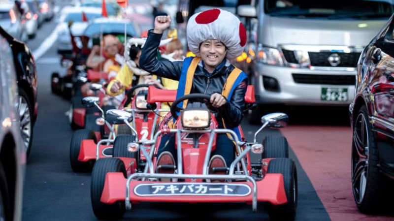 Jugar a mario kart en las calles de tokio ya es posible | cnn