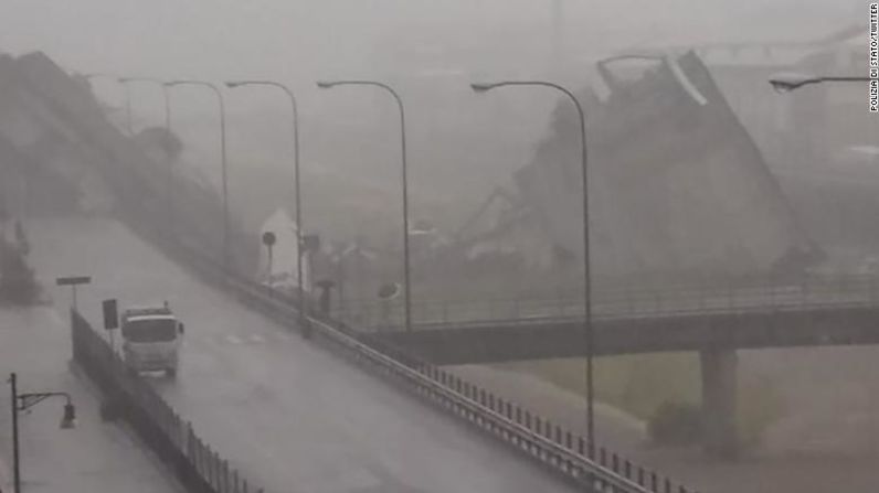 Una larga sección del puente Morandi, que se encuentra al oeste de la ciudad portuaria de Génova, colapsó alrededor del mediodía hora local (6 a.m. ET) el martes