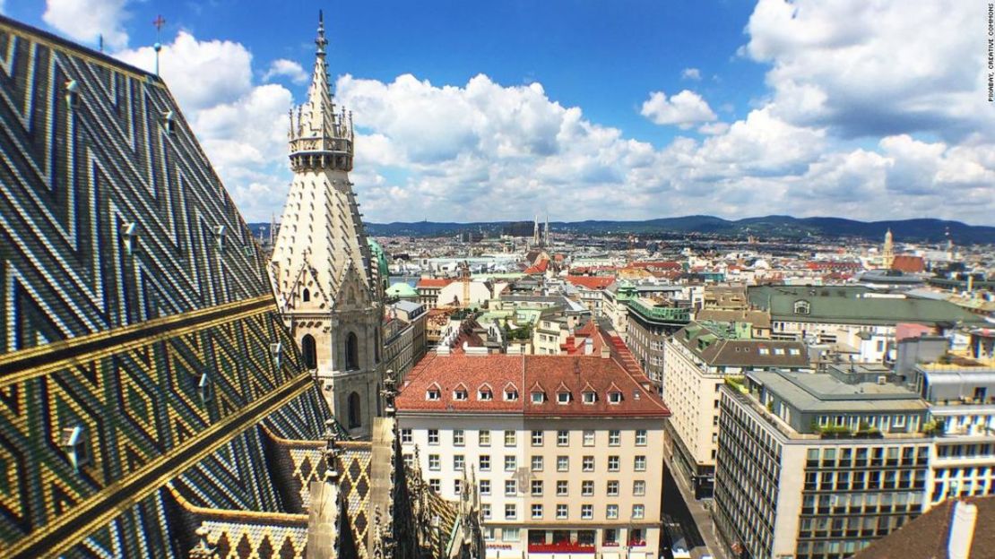 Viena, Austria, llegó por primera vez al primer lugar de la lista de las ciudades más habitables del mundo, según The Economist, desbancando a Melbourne, Australia.