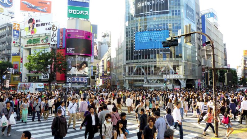 =7. Tokio, Japón — Alcanzando su puntuación máxima histórica, el ascenso de la capital de Japón se le atribuye al consistente descenso en los índices de crímenes y mejoras en el transporte público.