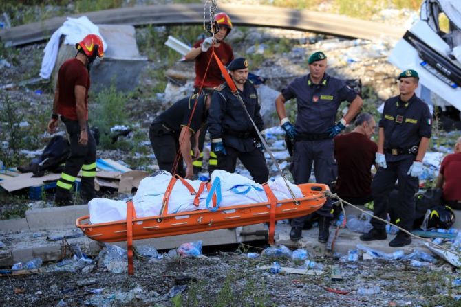 Los rescatistas siguen las labores para buscar cuerpos y sobrevivientes. Temen que aumente el número de muertos