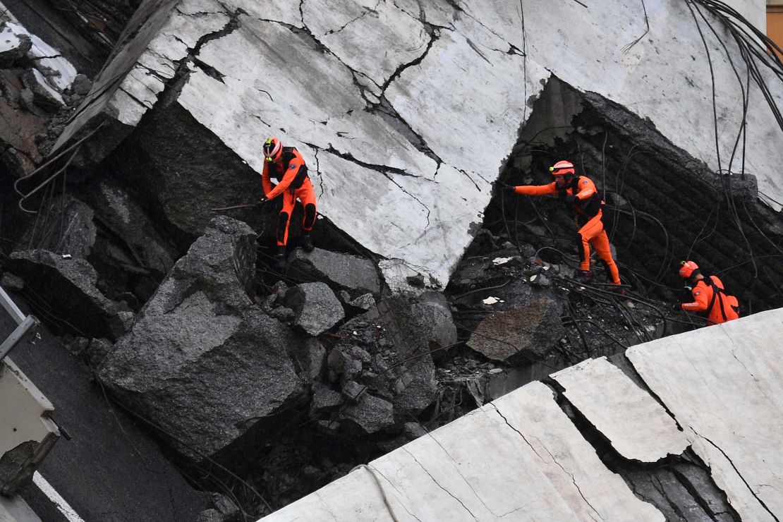 CNNE 553582 - bridge collapses on genoa highway