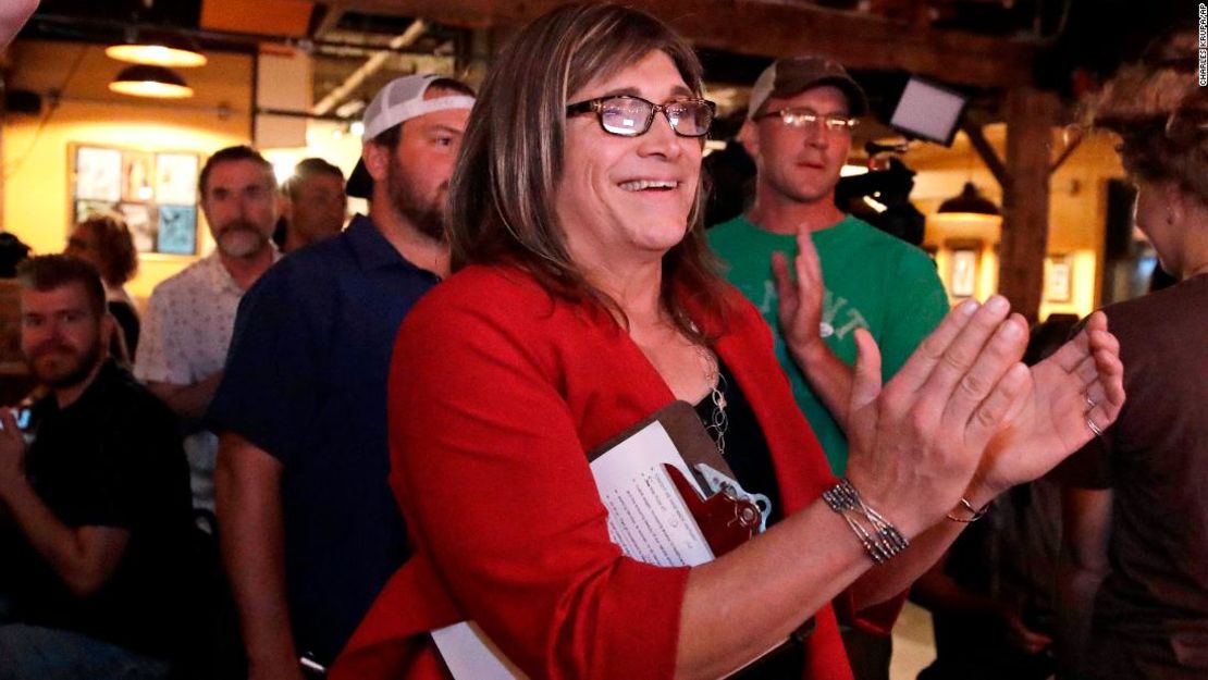 La candidata demócrata de Vermont, Christine Hallquist, una mujer transgénero y exejecutiva de una compañía electrónica, durante la noche de primarias en Burlington, Vermont, el 14 de agosto de 2018.