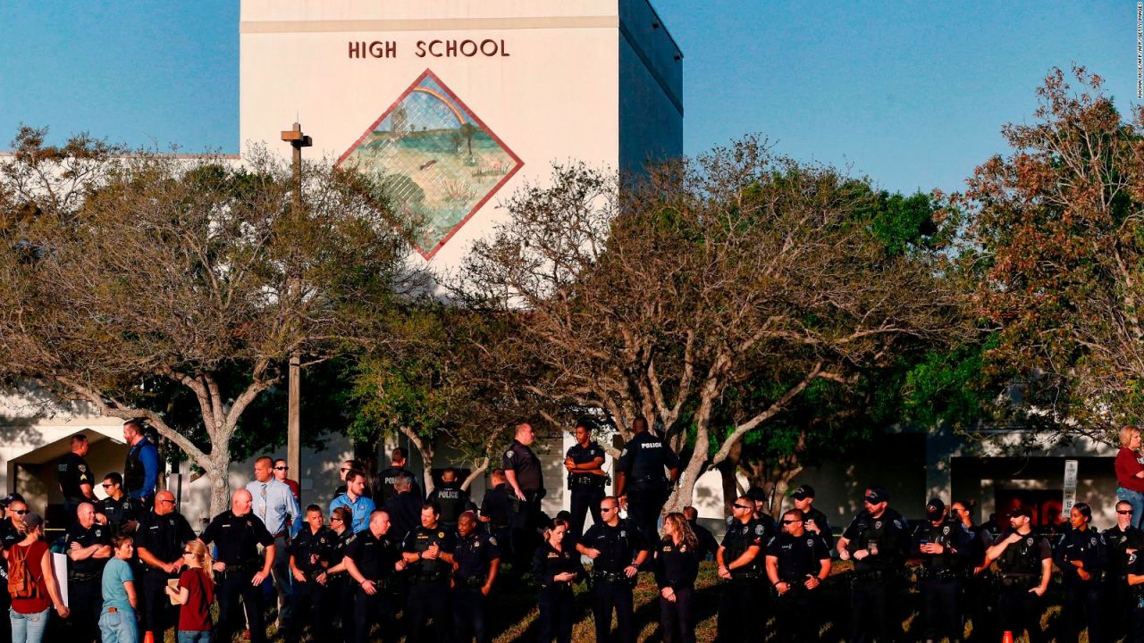 CNNE 553620 - estudiantes de la secundaria en parkland regresan a clases