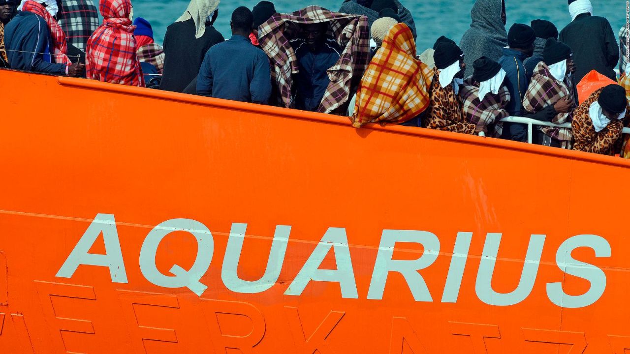 CNNE 553725 - espana acogera a 60 inmigrantes del barco "aquarius"