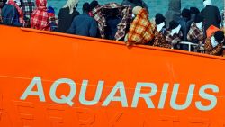 CNNE 553725 - espana acogera a 60 inmigrantes del barco "aquarius"