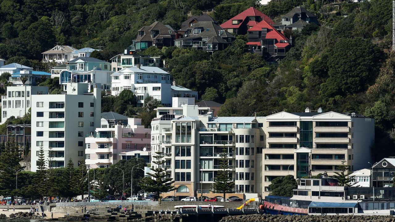 CNNE 553748 - parlamento de nueva zelanda limita la compra de viviendas a extranjeros