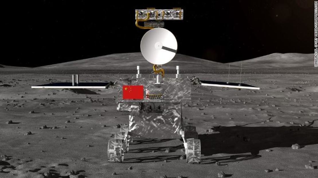 El rover de China para la sonda lunar Chang'e-4, que se espera aterrice en el otro lado de la luna este año, fue presentado el miércoles.