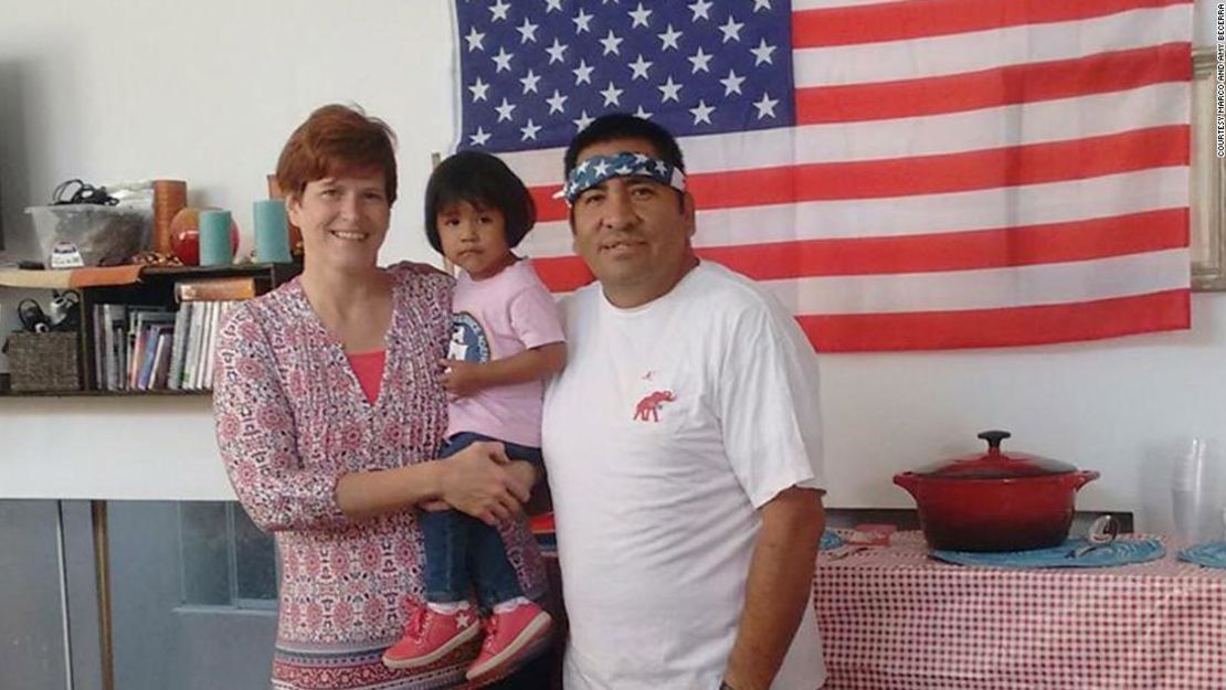 Los Becerra, son ciudadanos estadounidenses. Conocieron a la niña recién nacida a la que llamarían Angela cuando vivían en Perú, en 2014.