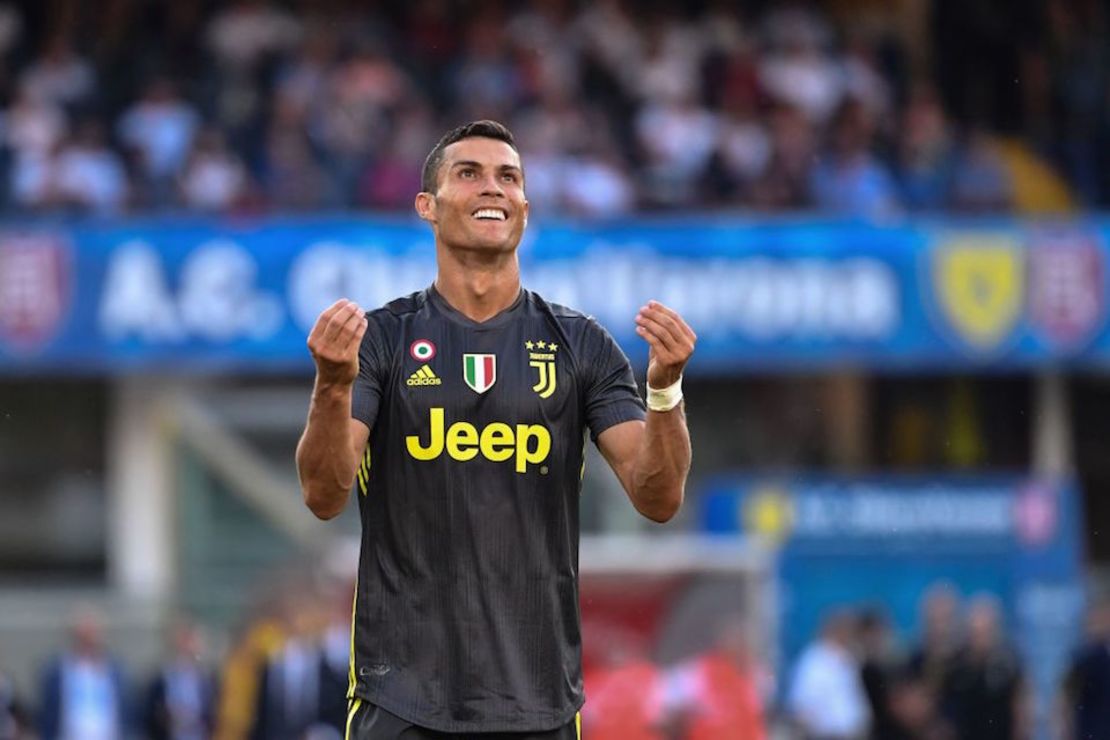 Cristiano Ronaldo durante su primer partido oficial con la Juventus de Italia.