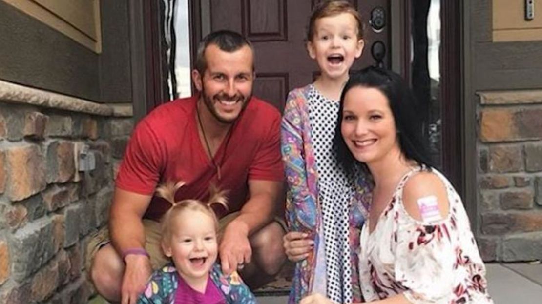 Chris Watts fue detenido en relación con el asesinato de su esposa y sus dos hijas.