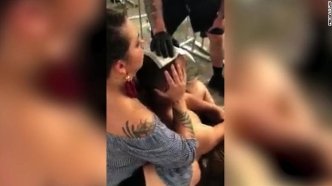 Imagen de video de los lesionados por la caída de una estructura en un concierto de los Backstreet Boys en Oklahoma.