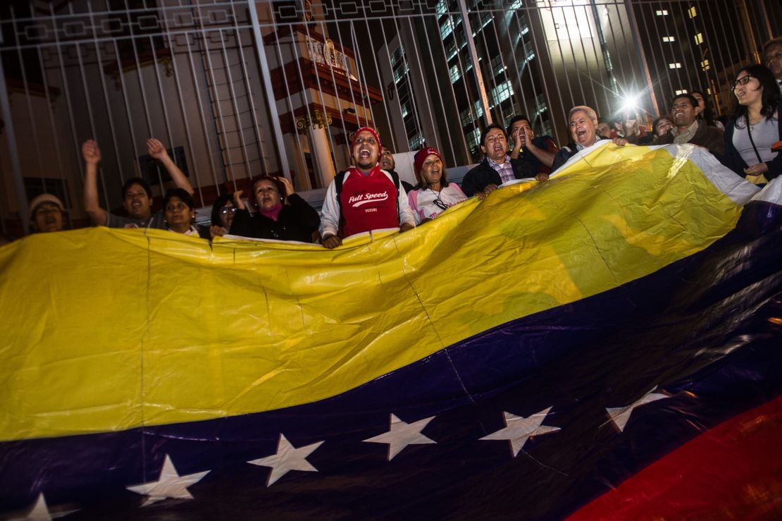 Cerca de 400.000 ciudadanos venezolanos han ingresado a Perú, de los cuales 70 mil poseen el PTP y unos 100 mil iniciaron el trámite. En la foto, venezolanos marchan en Lima, en protesta al régimen de Nicolás Maduro en Venezuela.