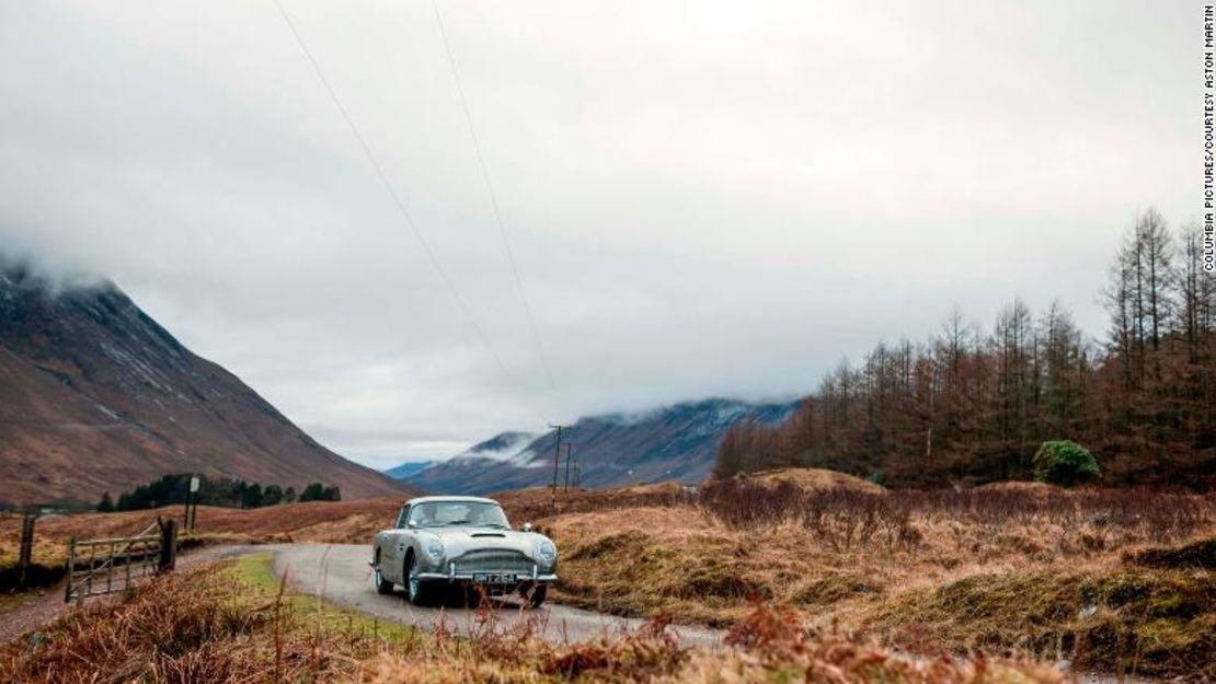 Ahora puedes comprar tu propio Aston Martin DB5 como el que manejaba Sean Connery en Goldfinger.