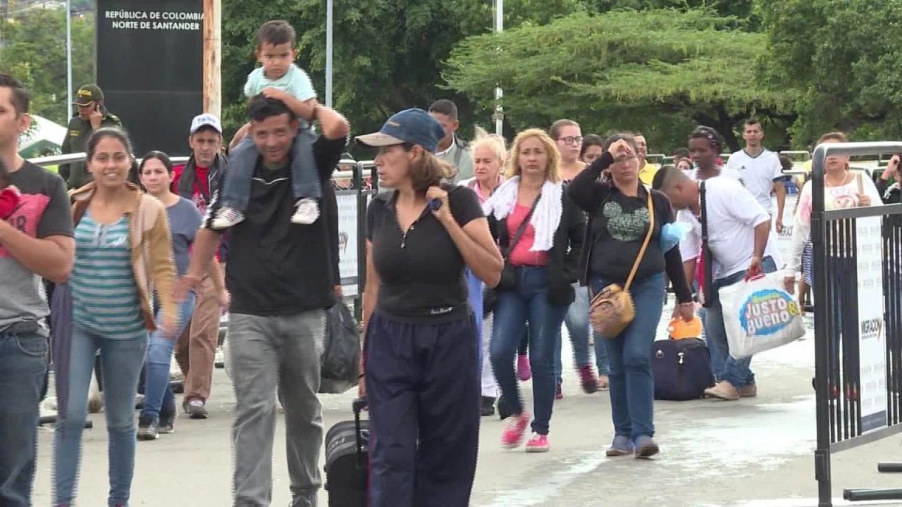 CNNE 555181 - migrantes venezolanos en direccion a colombia