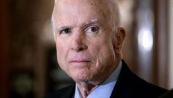 CNNE 556462 - john mccain suspende tratamiento contra el cancer