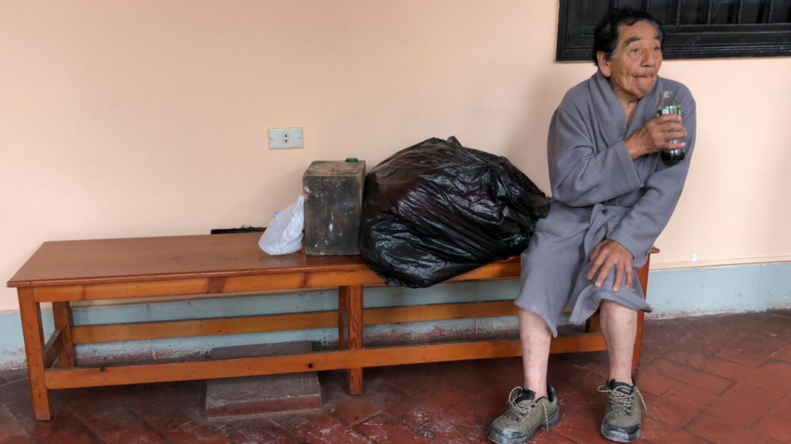 El café es una de las bebidas favoritas de Muñoz. Él mismo lo prepara en casa antes de ir a trabajar. En la foto, en una pausa antes de seguir posando.