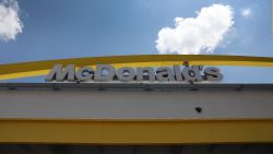 CNNE 556532 - ensaladas con ciclospora en mcdonald's