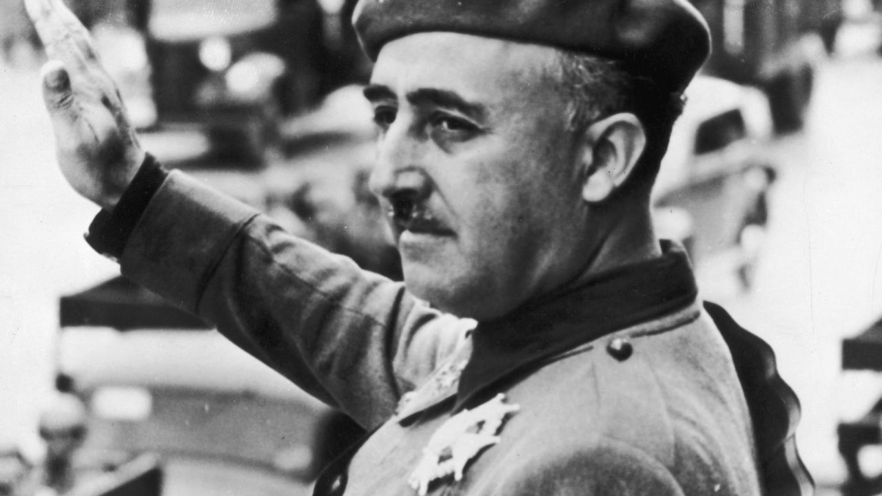 El dictador español Francisco Franco (1892-1975), quien lideró las fuerzas nacionalistas durante la Guerra Civil Española.