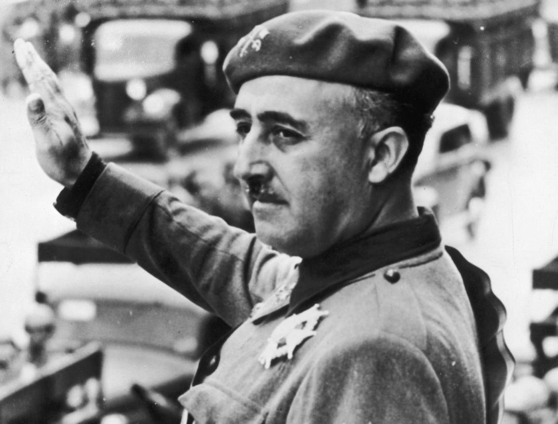 El dictador español Francisco Franco (1892-1975), quien lideró las fuerzas nacionalistas durante la Guerra Civil Española.